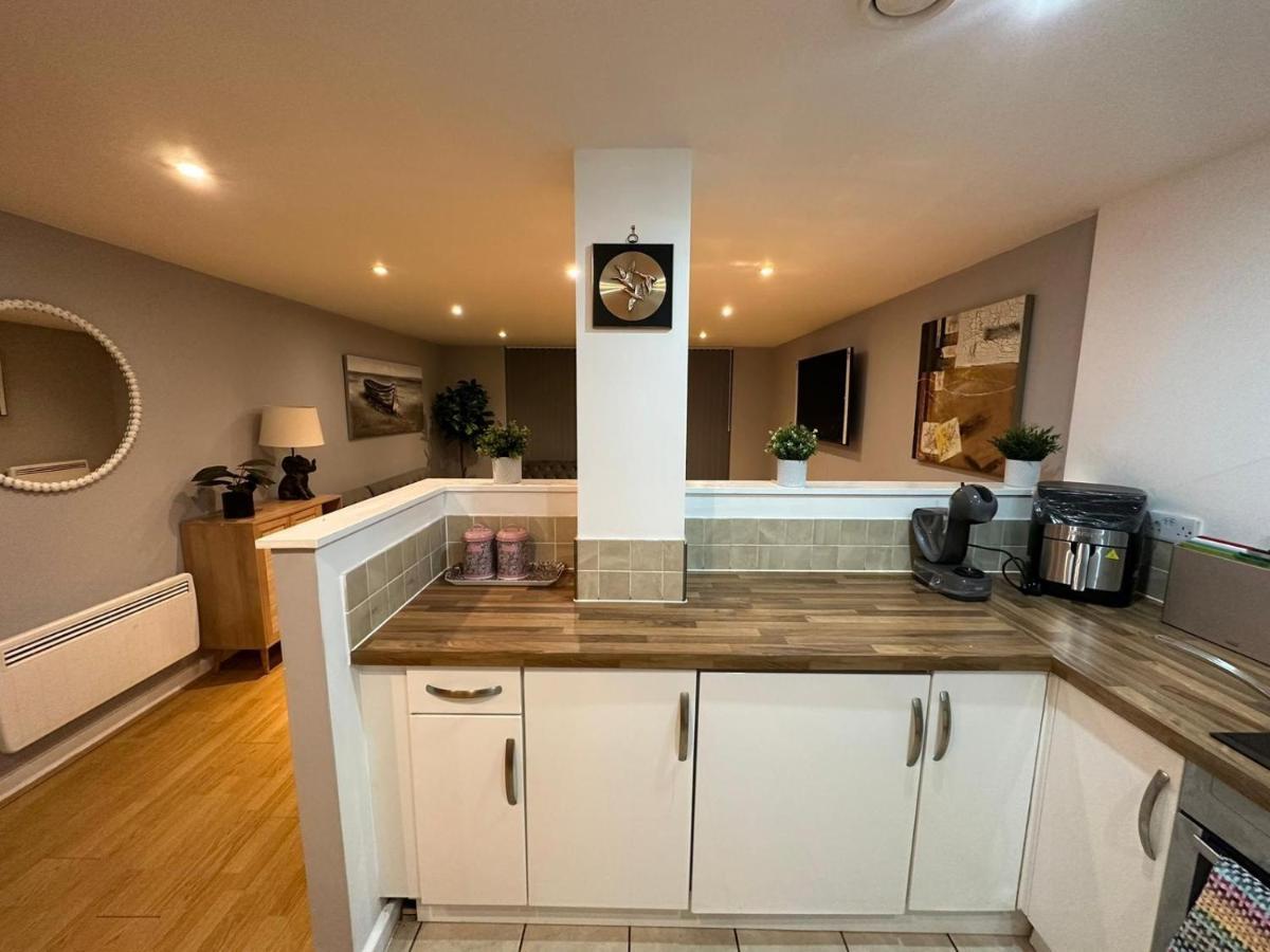 Modern City Centre Apartment In Swindon Exteriör bild
