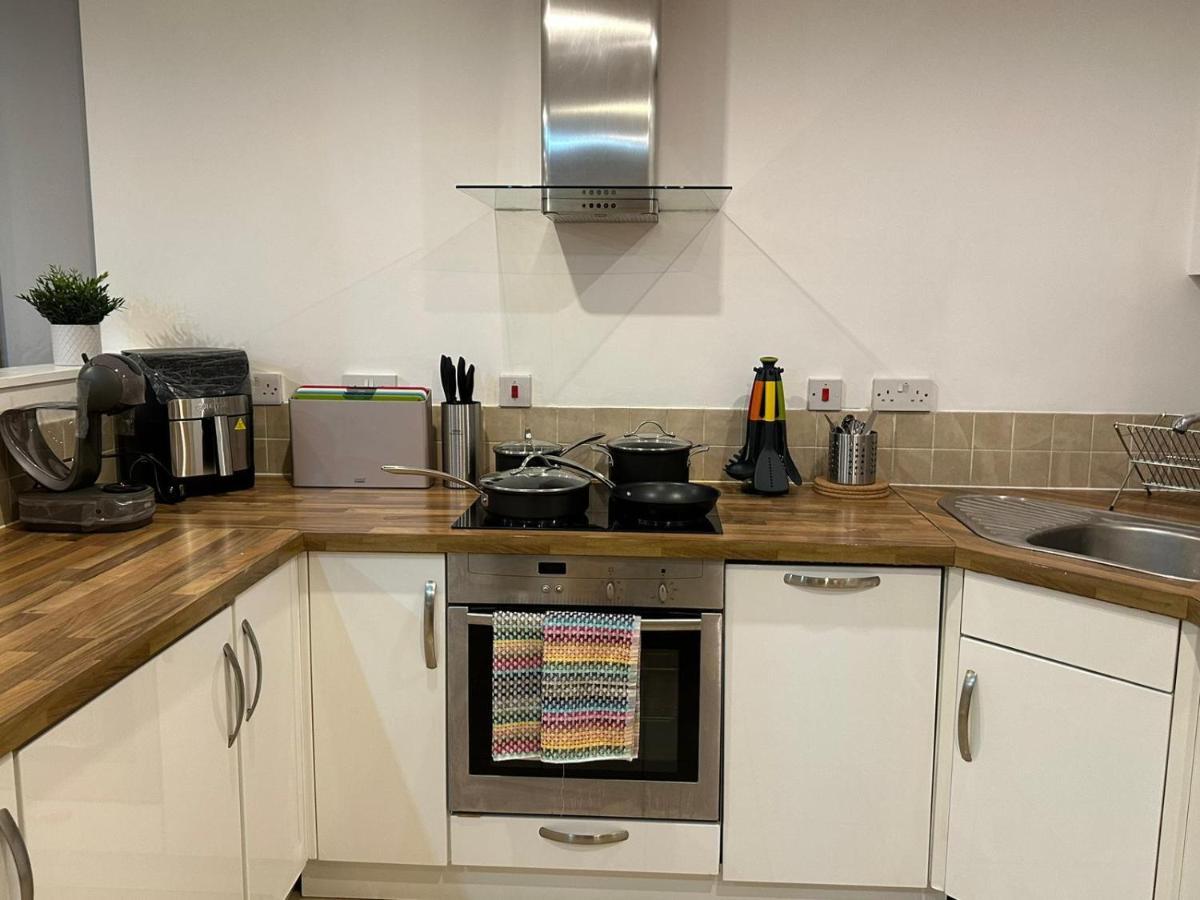 Modern City Centre Apartment In Swindon Exteriör bild